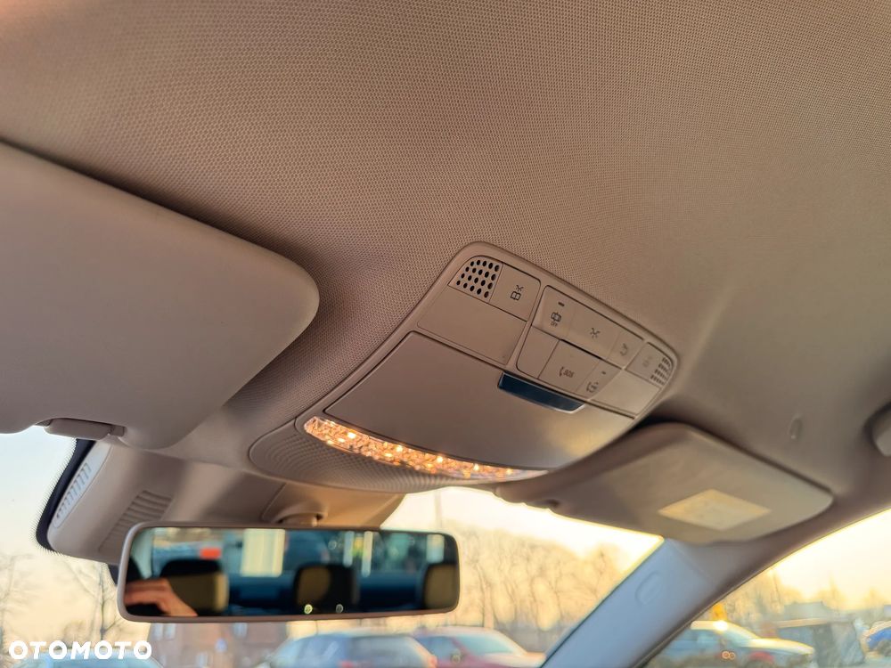 Mercedes-Benz Klasa E 220 d 4-Matic 9G-TRONIC - 16