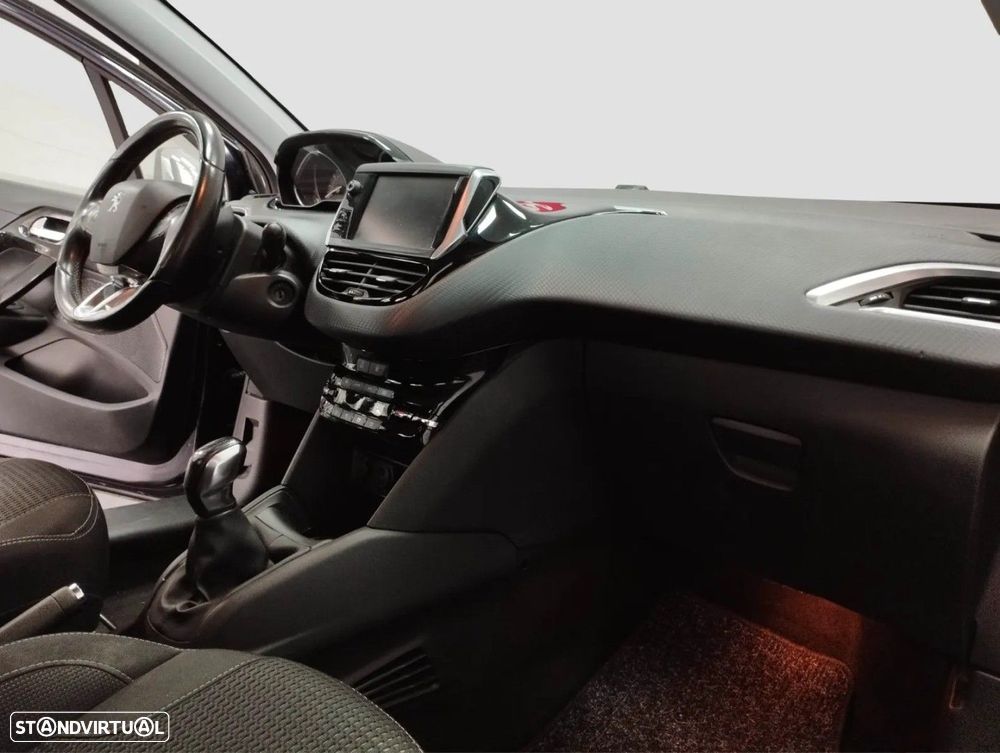 Peugeot 208 1.2 PureTech Style - 6