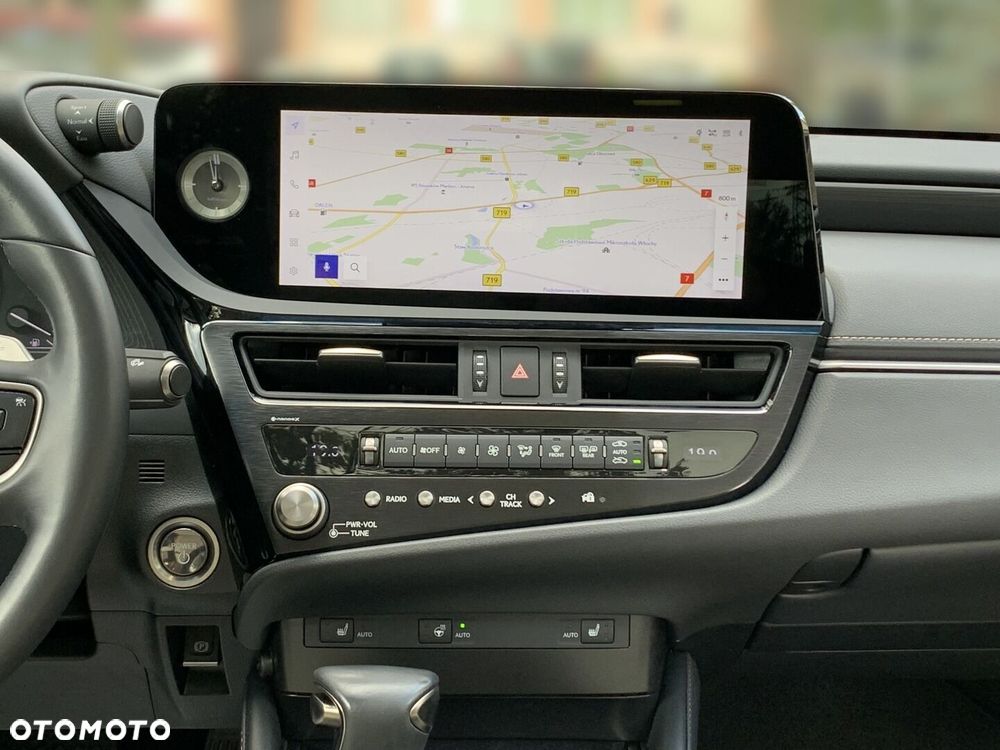 Lexus ES 300h Business Edition - 18
