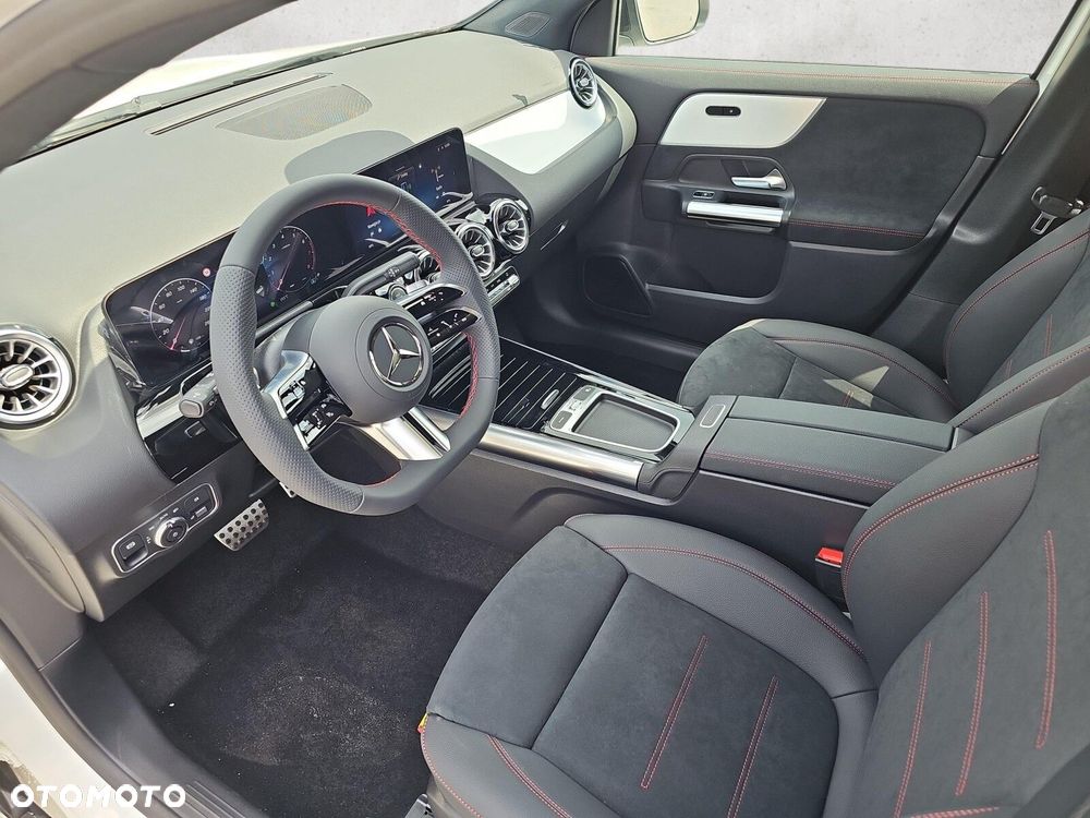 Mercedes-Benz GLA - 12