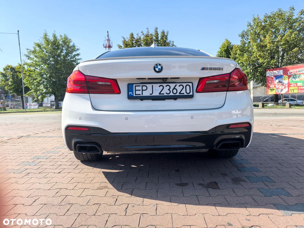 BMW Seria 5 M550i xDrive sport - 15