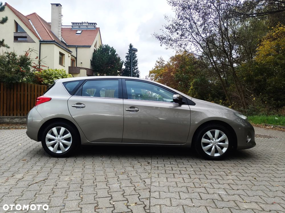 Toyota Auris 1.6 Premium Comfort - 6