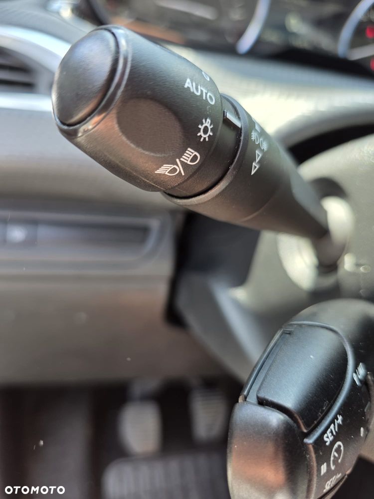 Peugeot 2008 1.2 PureTech Allure S&S - 20