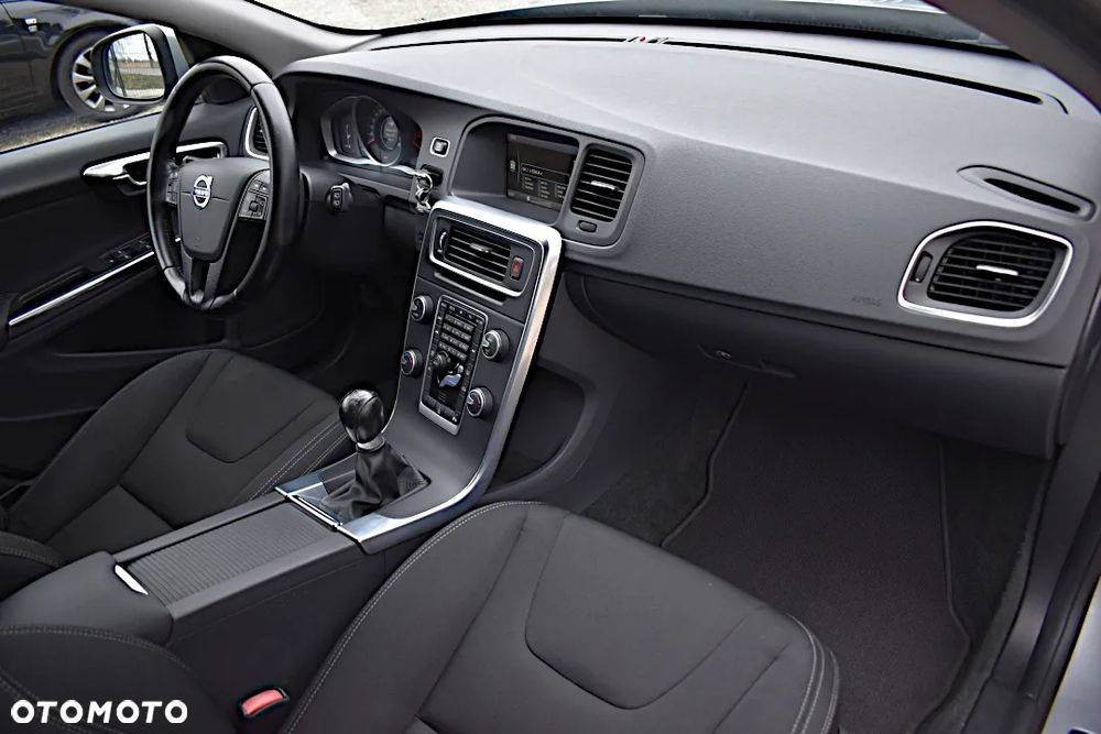 Volvo V60 DRIVe Momentum - 31