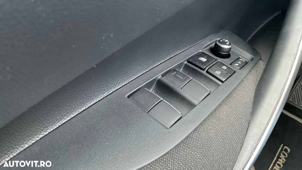 Toyota Corolla 1.8 HSD Dynamic - 31