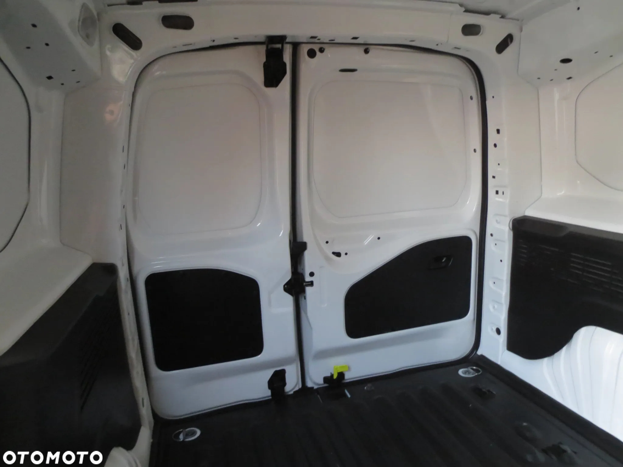 Peugeot PARTNER Niski przebieg 3 OSOBY salon POLSKA - 31