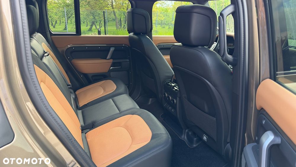 Land Rover Defender 3.0 D300 mHEV - 13