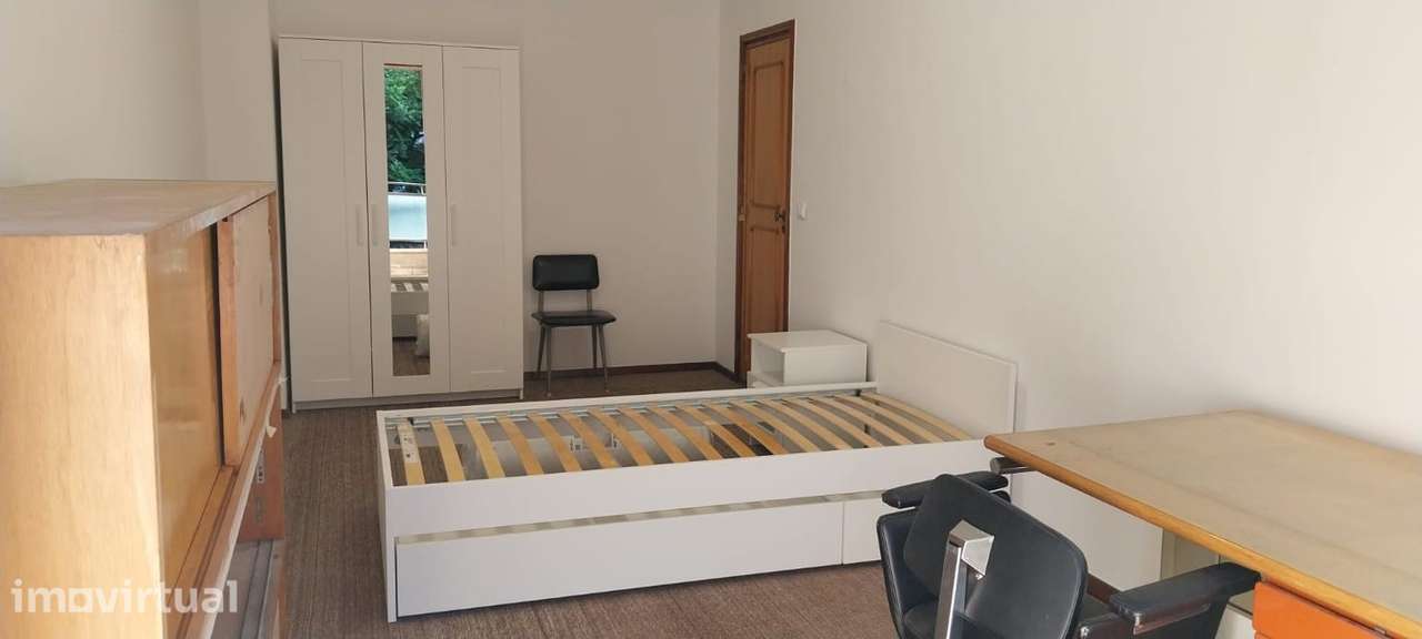 Quarto com varanda a 3 minutos da Gulbenkian - Grande imagem: 2/6