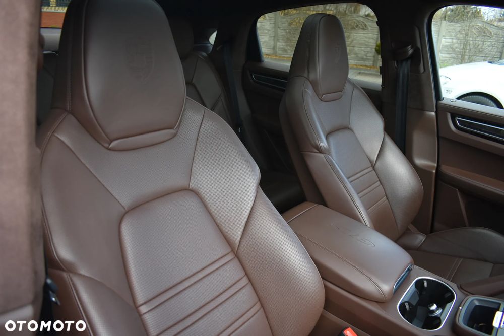 Porsche Cayenne - 36