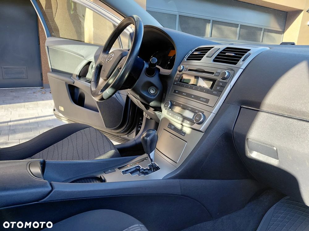 Toyota Avensis 1.8 Luna MS - 9