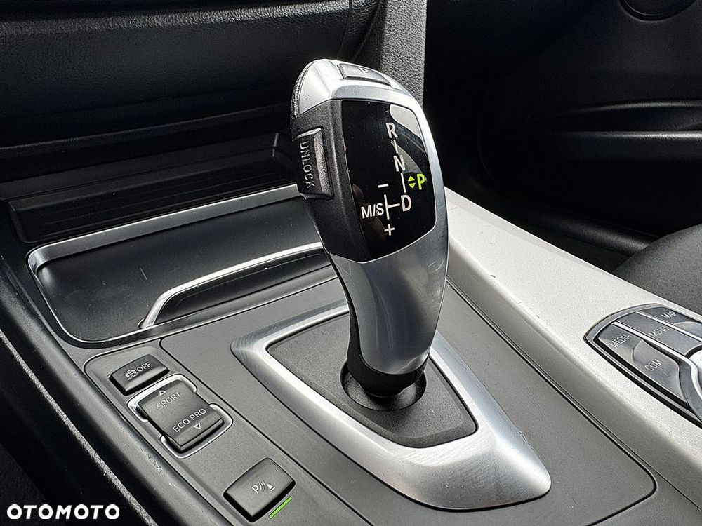 BMW Seria 3 318d - 17