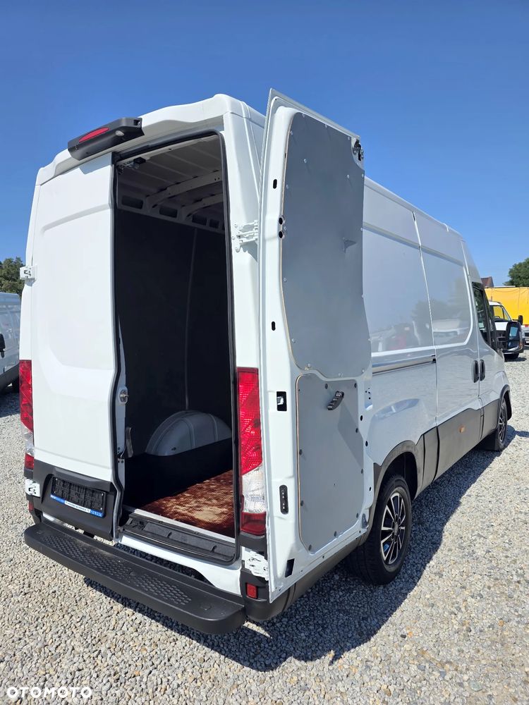 Iveco IVECO 35S18 3.0 HPI 180 KONNY ŚREDNI AUTOMAT KLIMA ALUFELGI LED NAVIGACJA - 36