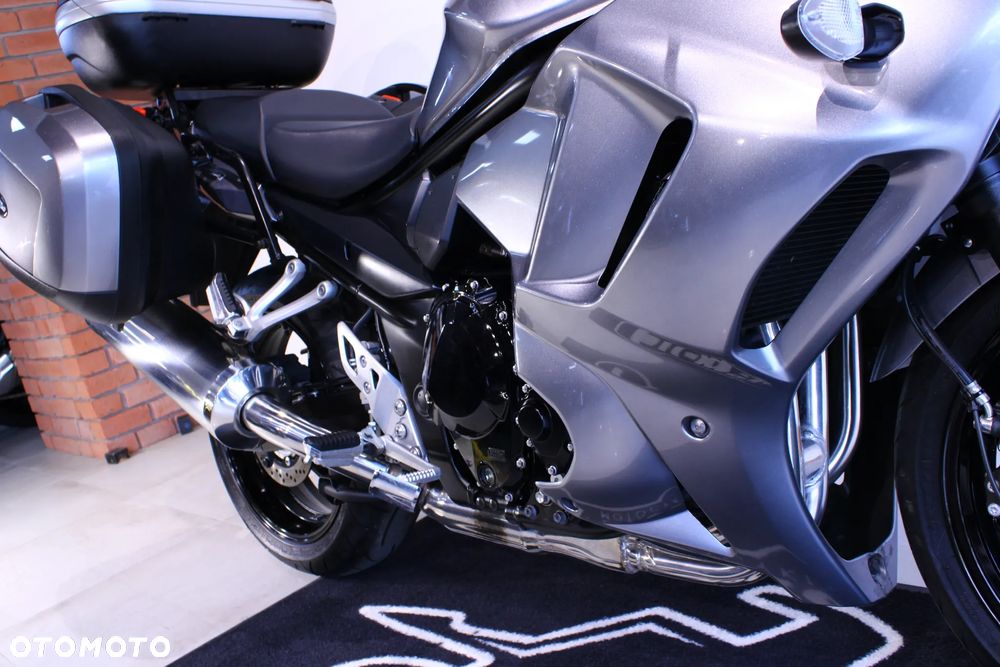 Suzuki GSX - 25
