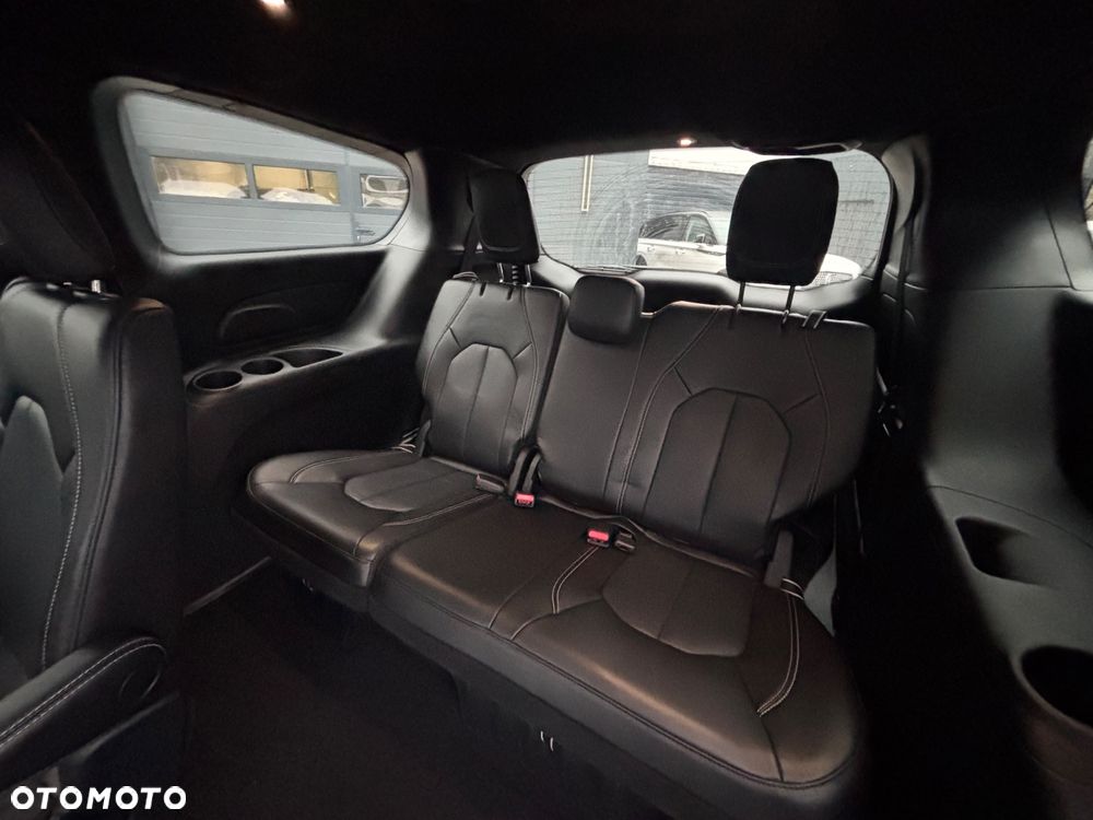 Chrysler Pacifica - 20