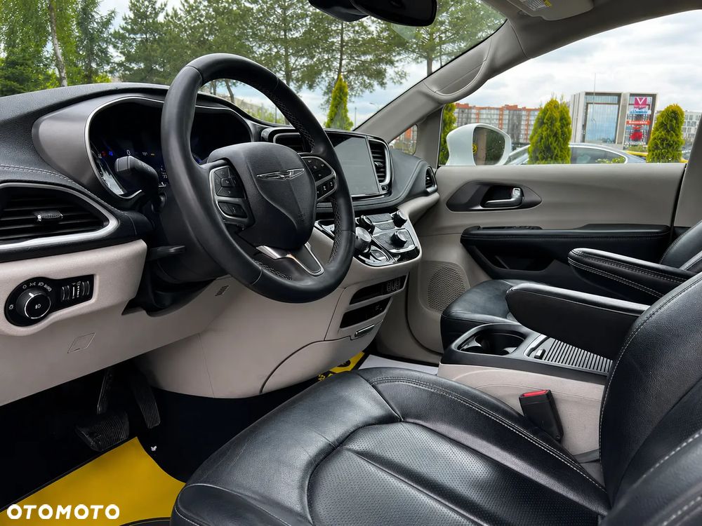 Chrysler Pacifica - 9