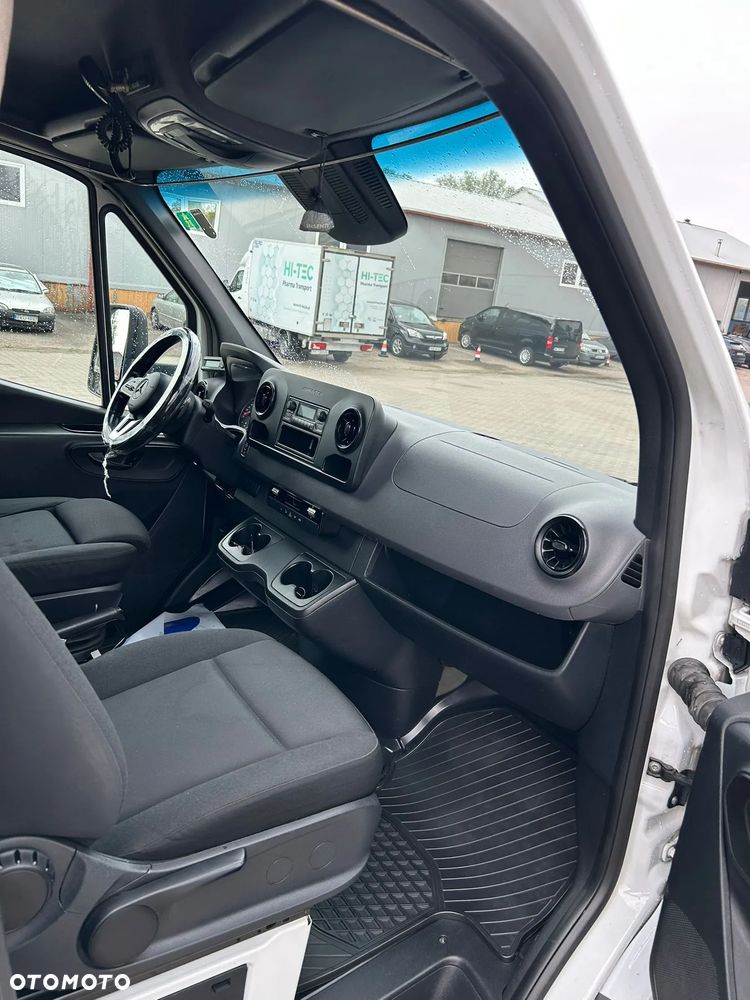 Mercedes-Benz Sprinter - 13