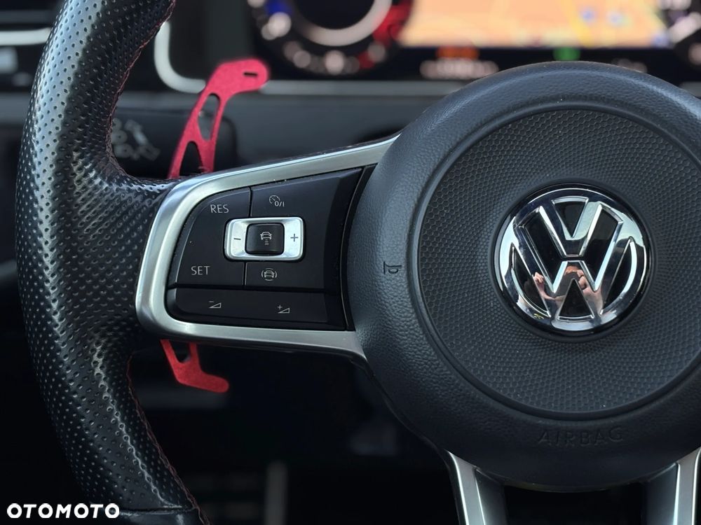 Volkswagen Golf - 20