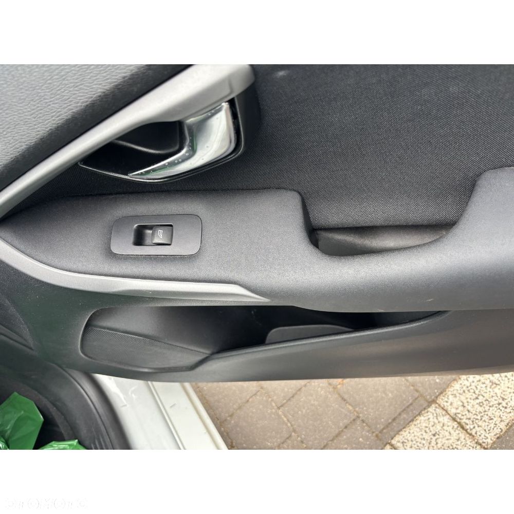 Volvo V40 D2 Kinetic - 13