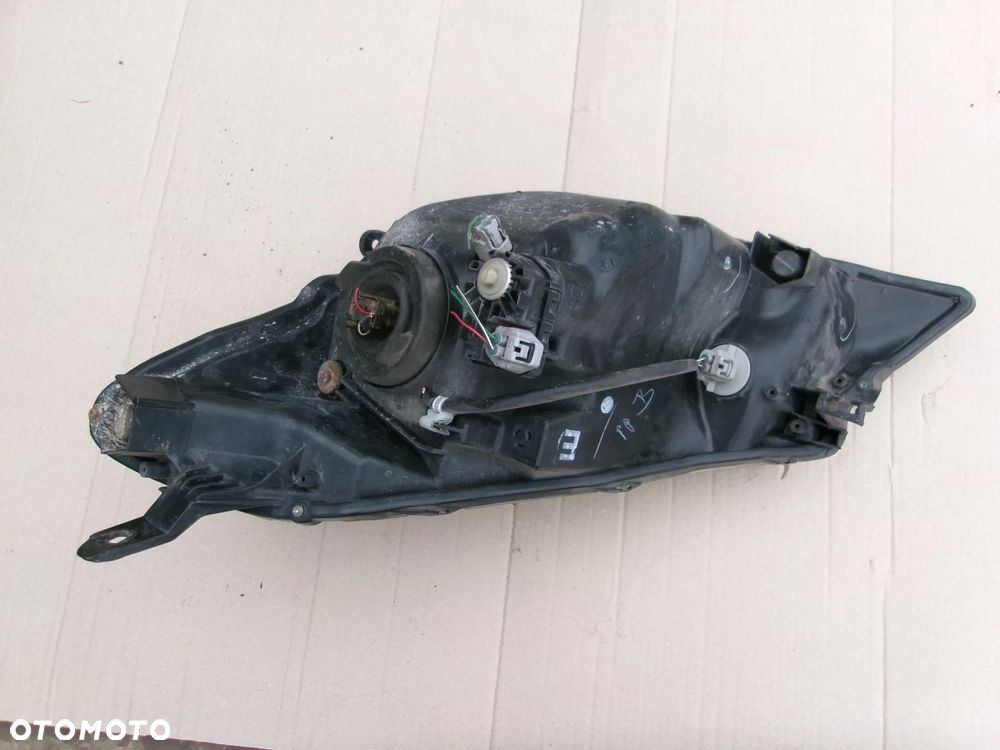 LAMPA PRZÓD PRAWA TOYOTA YARIS III  11-14 - 2