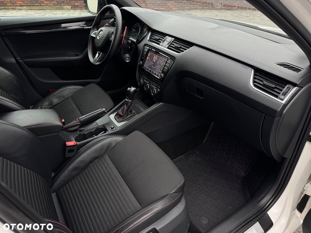 Skoda Octavia Combi 2.0 TDI DSG RS First Edition - 20