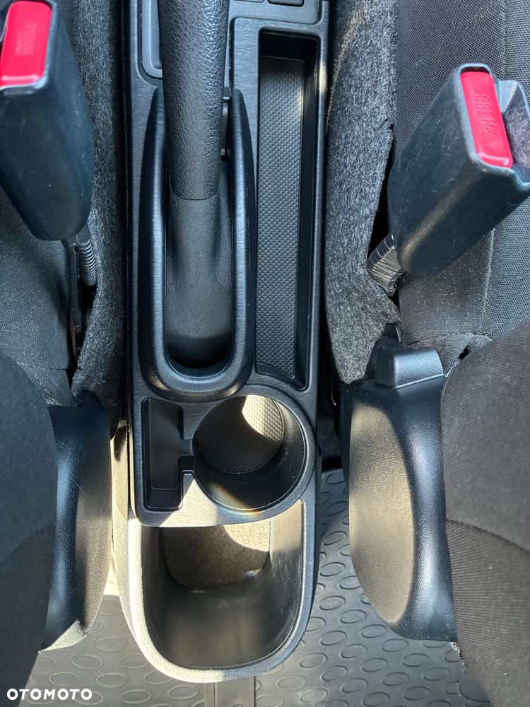 Toyota Yaris - 10