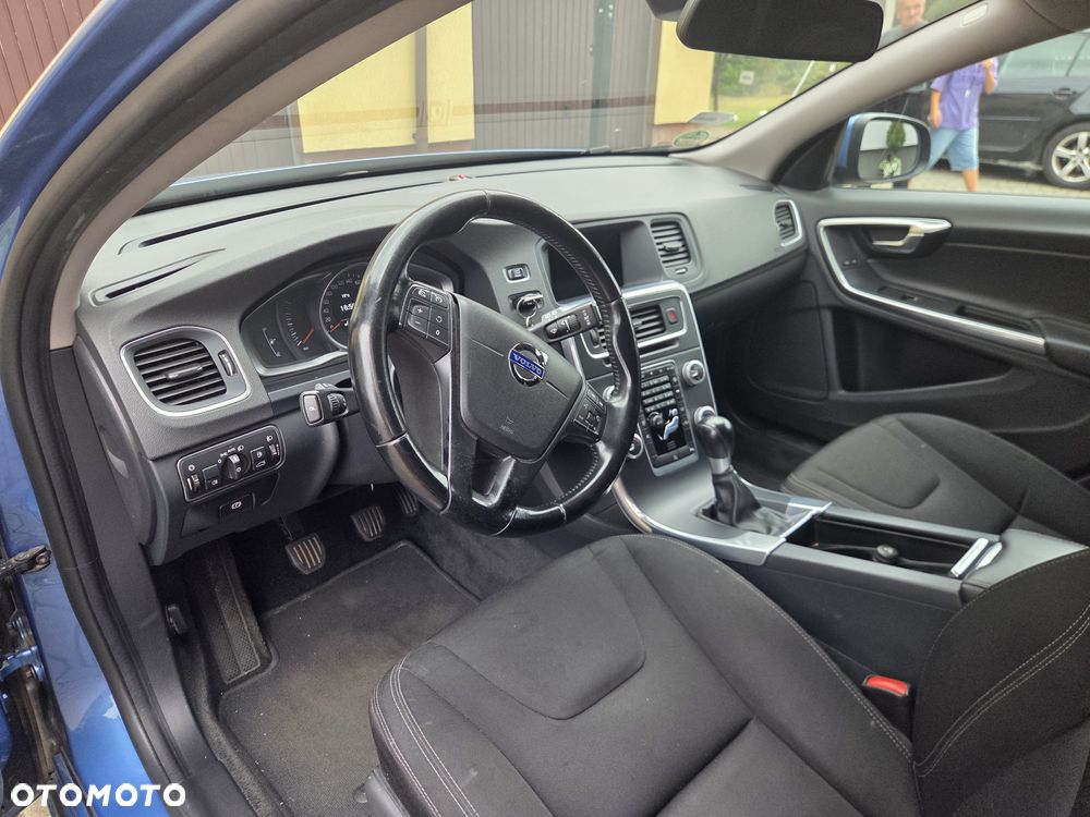 Volvo V60 D2 Momentum - 5