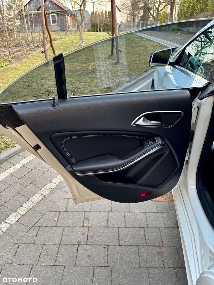 Mercedes-Benz CLA 250 4Matic 7G-DCT - 9
