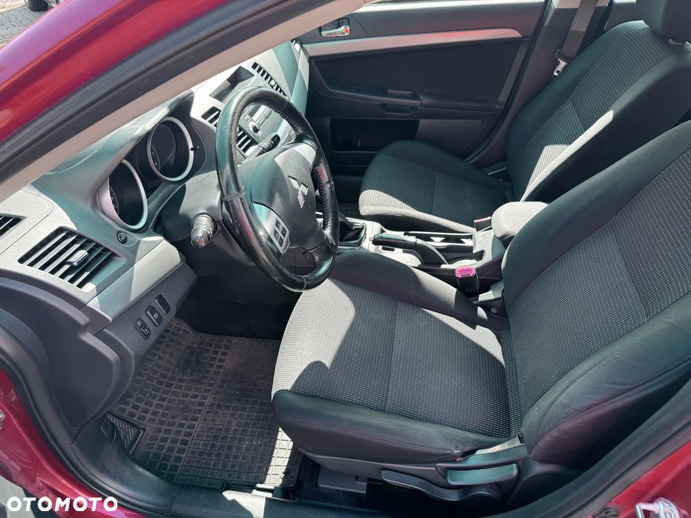 Mitsubishi Lancer 1.5 - 18