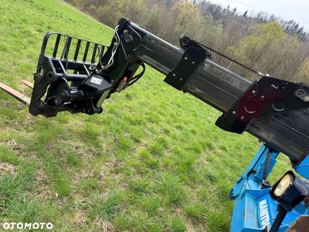 Manitou MT1840. Ładowarka Teleskopowa 18 metrów wysuw! UDŹWIG 4 TONY! Przebieg 2600 mtg. jak Nowa z SALONU. 2016 rok. z Norwegii z Gospodarstwa rolnego! Silnik PERKINS Turbo 110 km. Aktualne Serwisy w Dekra. Nowy Model sterowane wszystko z 1 dżojstika. Ani deka luzów czy wycieku. OKAZJA! Jazda REWERS + 4 biegi. Skręt 3 tryby. Wyjście Hydrauliczne pod przyczepę i oświetlenie, Poziomowanie ośi stabilizatory! Wyjścia Hydrauliczne na maszt! Okazja - 8
