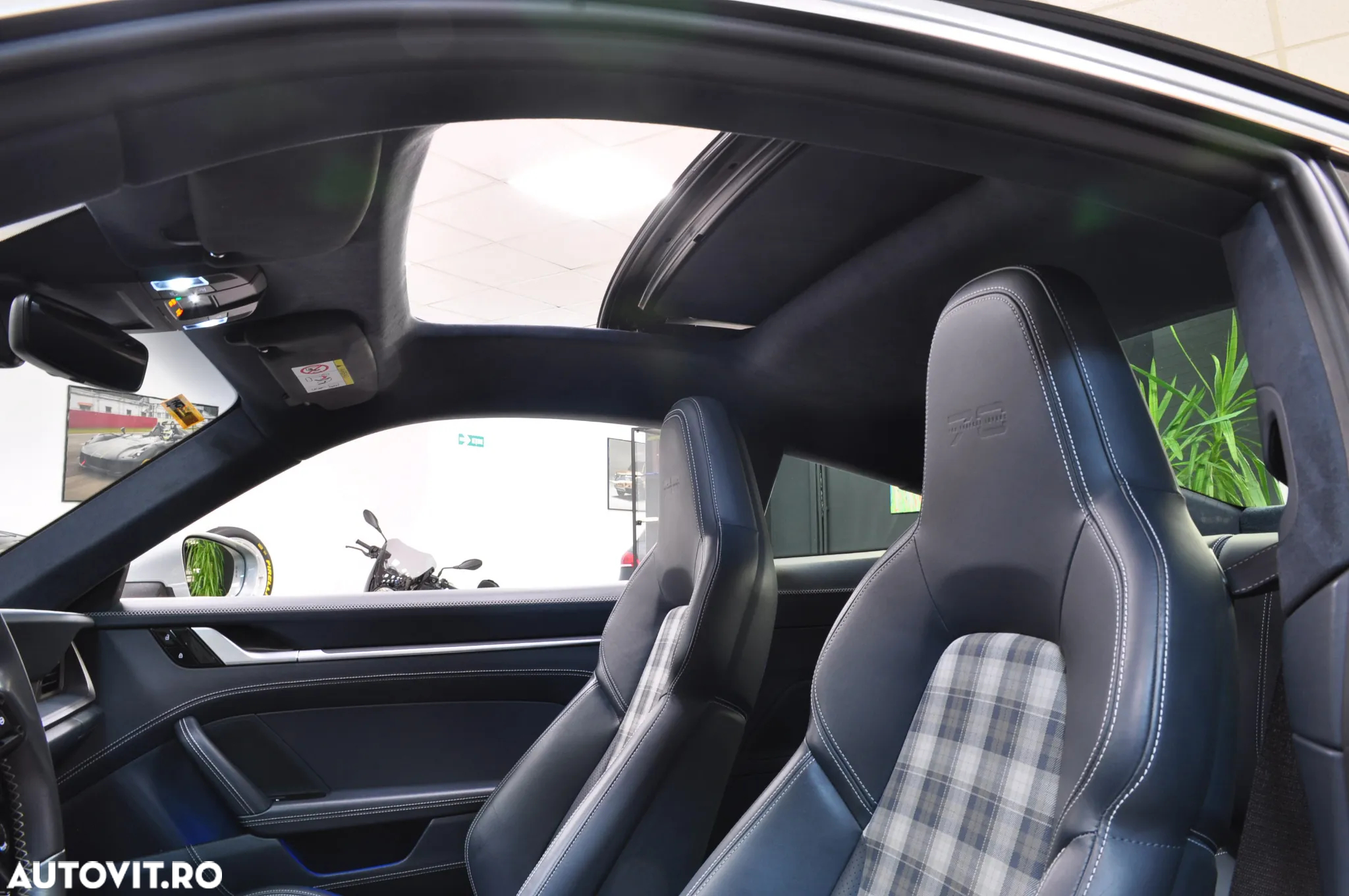 Porsche 911 Carrera 4S - 17