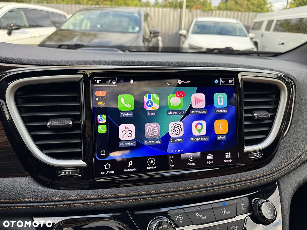 Chrysler Pacifica - 35