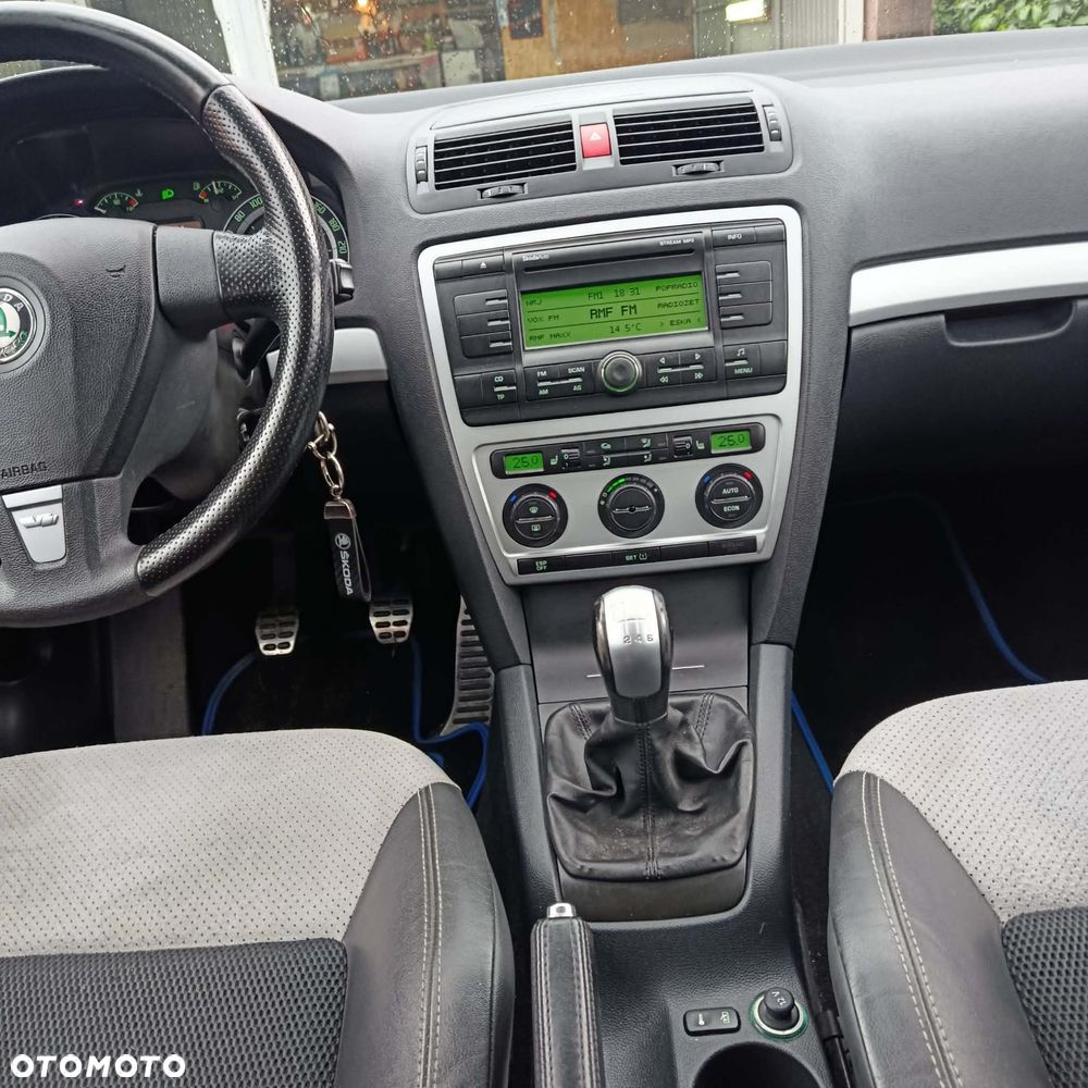 Skoda Octavia 2.0 TDI CR DPF RS - 9