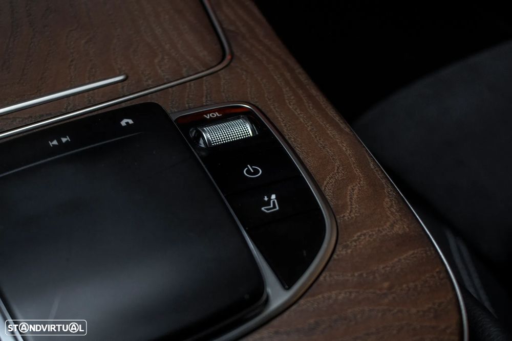 Mercedes-Benz E 300 de 4Matic T 9G-TRONIC Night Edition - 22