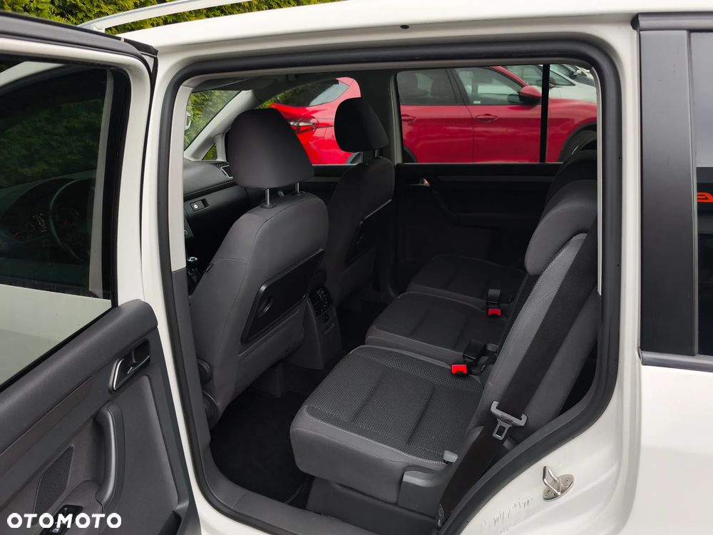 Volkswagen Touran - 12