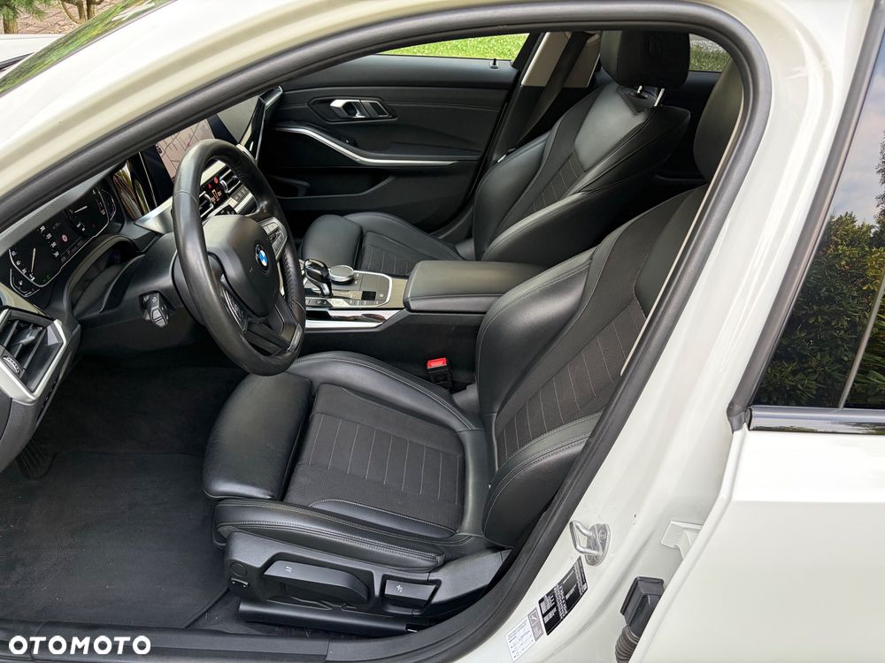 BMW Seria 3 318i Sport Line - 16