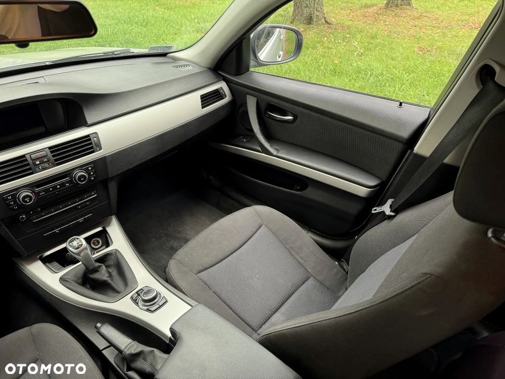 BMW Seria 3 318d - 25