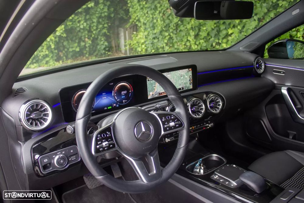 Mercedes-Benz A 250 e AMG Line - 13