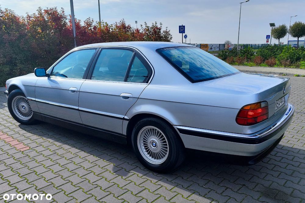 BMW Seria 7 740i V8 - 4