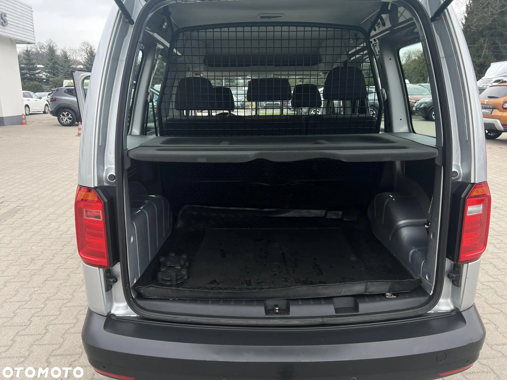 Volkswagen Caddy Maxi 2.0 TDI - 17