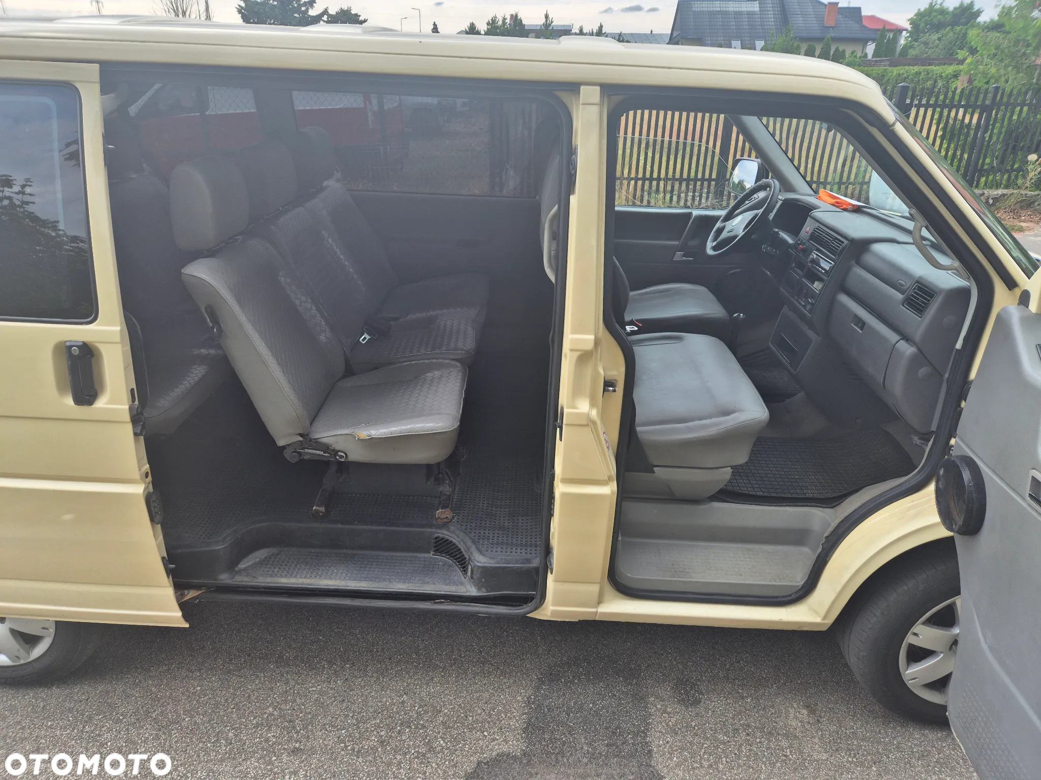 Volkswagen Caravelle - 4