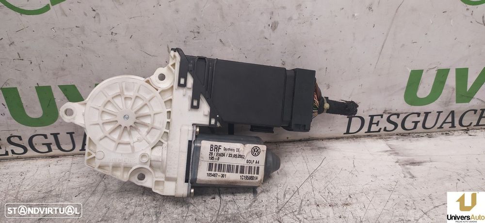 MOTOR ELEVADOR DE VIDRO FRONTAL ESQUERDO VOLKSWAGEN GOLF IV 2002 -1C1959801A - 3