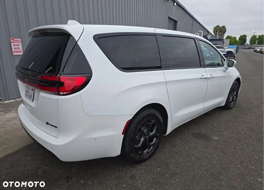 Chrysler Pacifica - 4