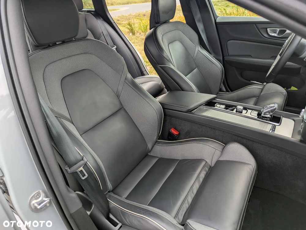 Volvo V60 B4 B Plus Dark - 12