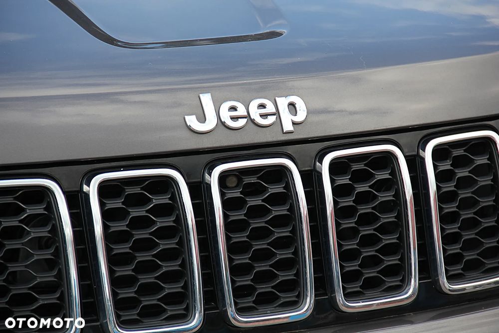 Jeep Grand Cherokee - 12