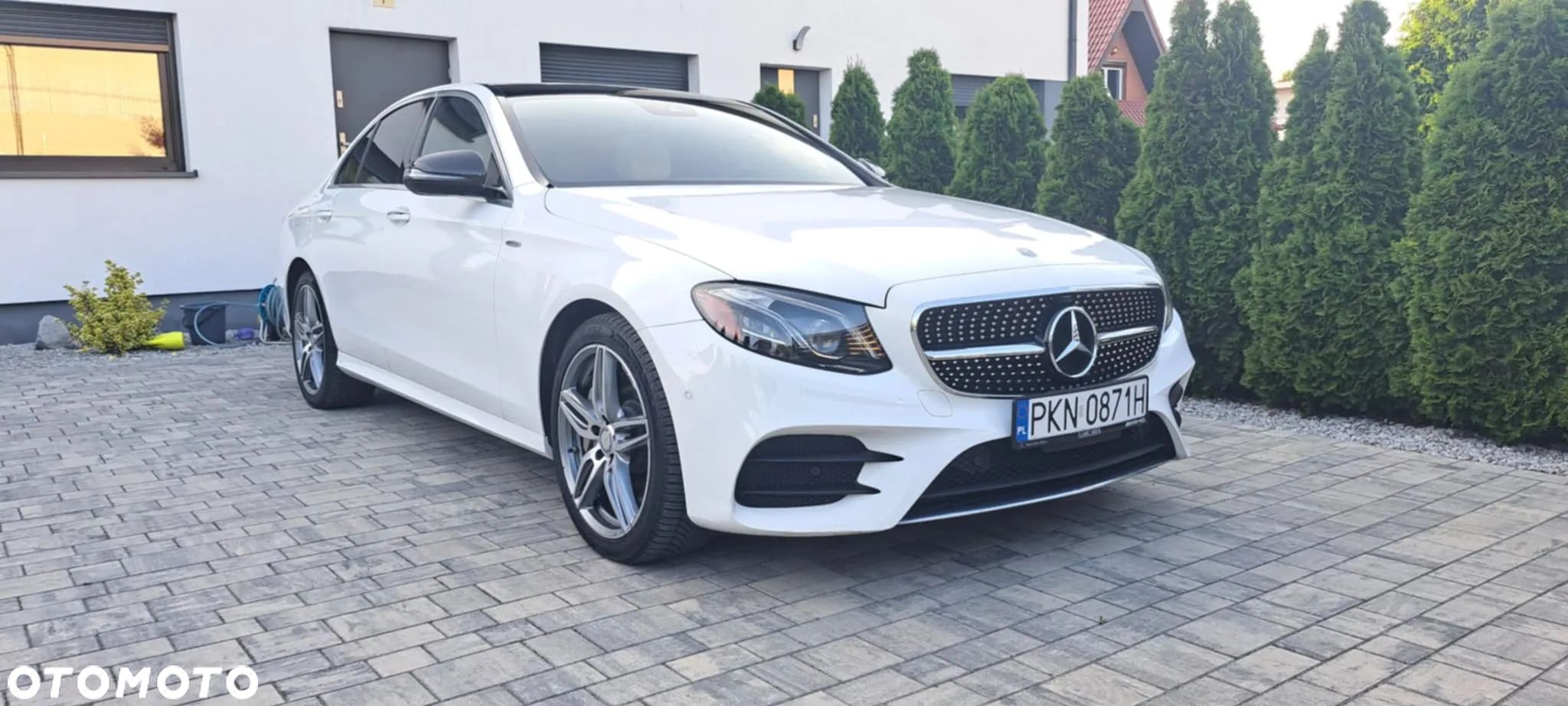 Mercedes-Benz Klasa E 300 9G-TRONIC AMG Line - 1
