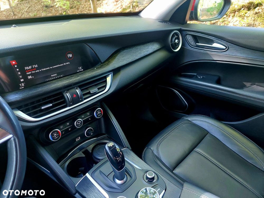 Alfa Romeo Stelvio 2.0 Turbo 16V AT8-Q4 Executive - 13