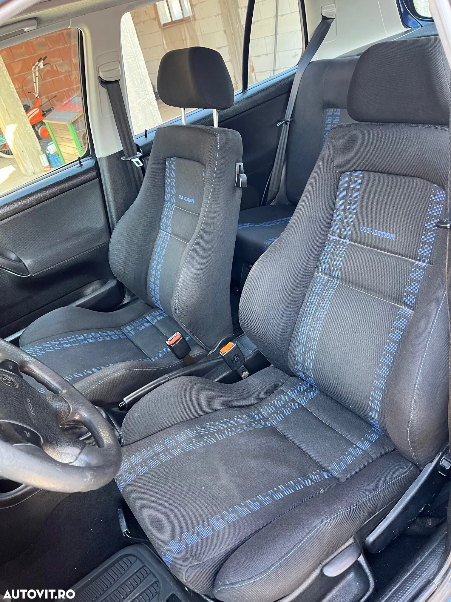 Volkswagen Golf - 6
