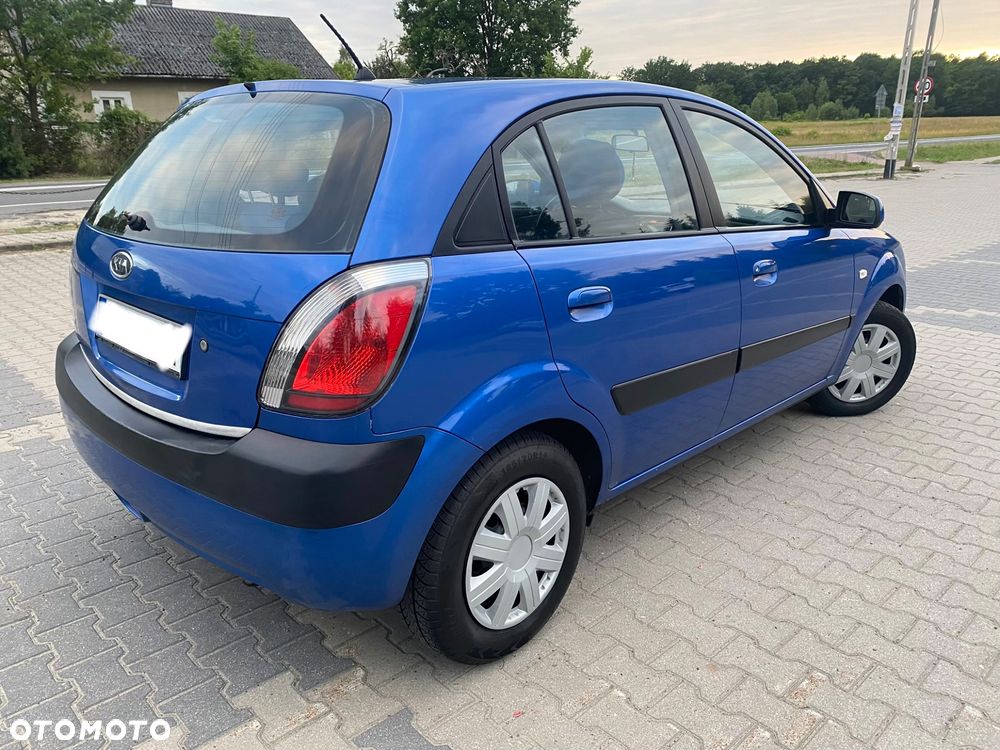 Kia Rio - 8