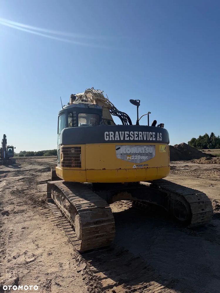 Komatsu 228 - 5