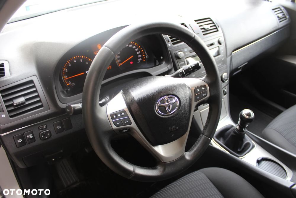 Toyota Avensis - 13